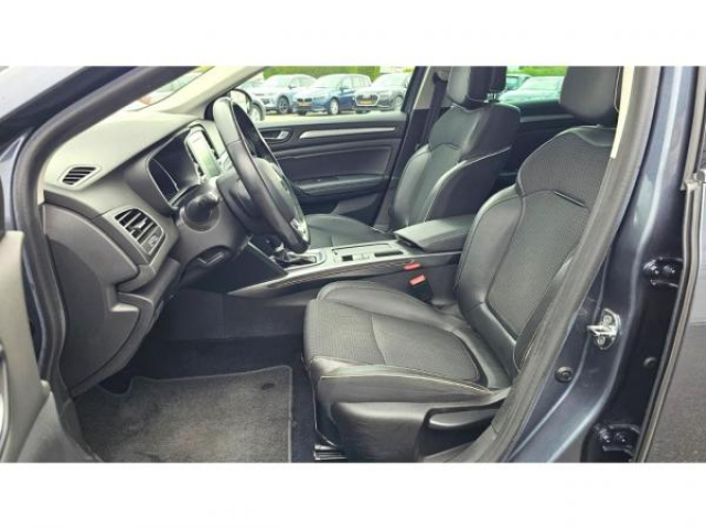 RENAULT Megane Estate Intens 1.5 BluedCi 115cv EDC + Bose + Toit pano + Attelage + Camera + Affichage tête haute
