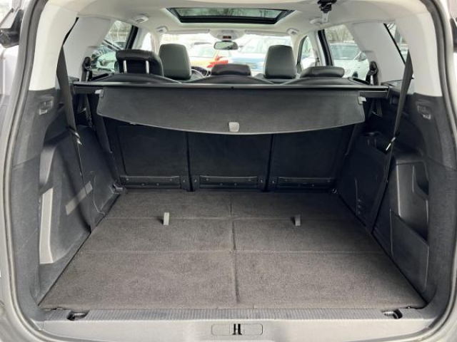 PEUGEOT 5008 Allure 1.6 BlueHDi 120cv EAT6 7places + Full LED + Toit ouvrant + Grip Control + Sieges AV Chauffant