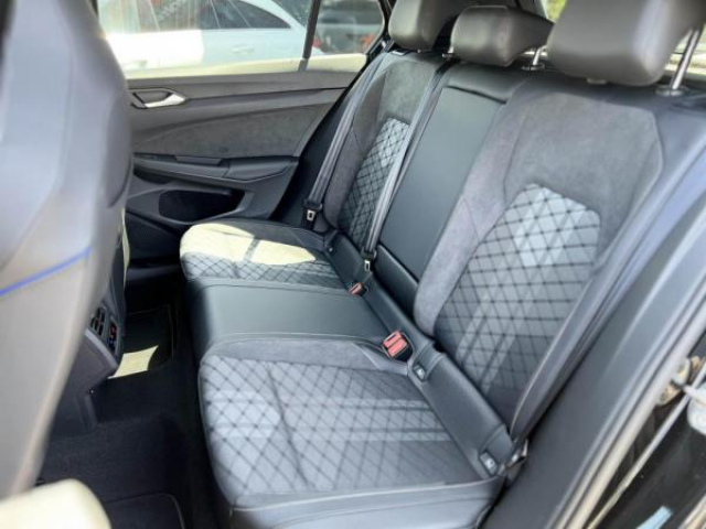 VOLKSWAGEN GOLF R-Line 2.0 TDI 150cv DSG7 + Toit panoramique + JA18 YORK + Pack Hiver + NEUF 0KM