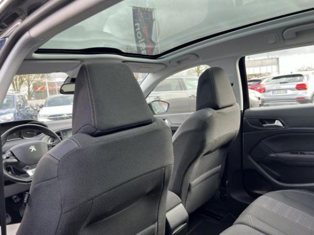 PEUGEOT 308 SW Allure 1.5 BlueHDi 130cv + Toit panoramique + Attelage + JA17