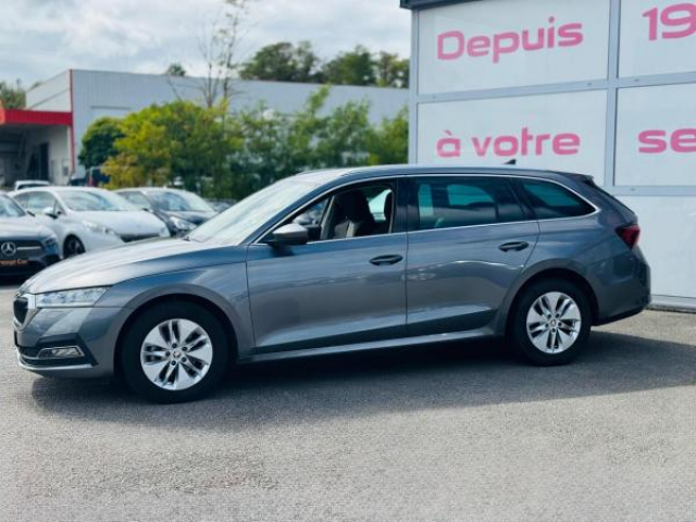 SKODA Octavia combi Ambition 2.0 TDI 116cv DSG7 + Camera de Recul + Sieges AV Chauffant + Roue de Secours