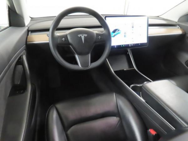 TESLA MODEL 3 RWD Standard Plus 50kWh + Crochet d'attelage