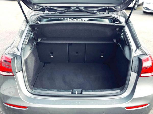 MERCEDES CLASSE A Luxury 180d 2.0L BVA 8G-DCT + Cuir + Sieges AV Chauffant + Instrumentalisions digital  10.25