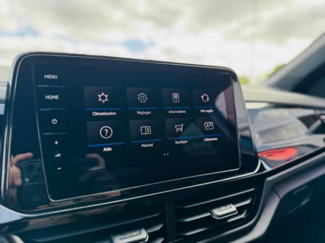 VOLKSWAGEN T-ROC R-Line 2.0 TDI 150cv DSG7 + Matrix LED + Attelage + Pack Black + Pack Easy open + 4 Jantes HIVER