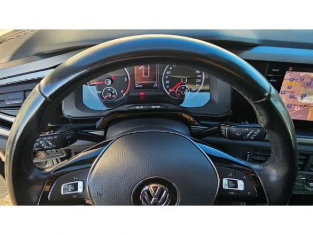 VOLKSWAGEN POLO Lounge 1.6 TDI 95cv + Antibrouillard AV + Radar AV et AR + Discover Media
