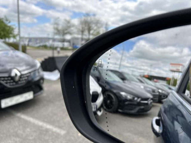 RENAULT Megane Estate Intens 1.5 Blue dCi 115cv + Bose Sound System + Pack Cuir + Easy Parking