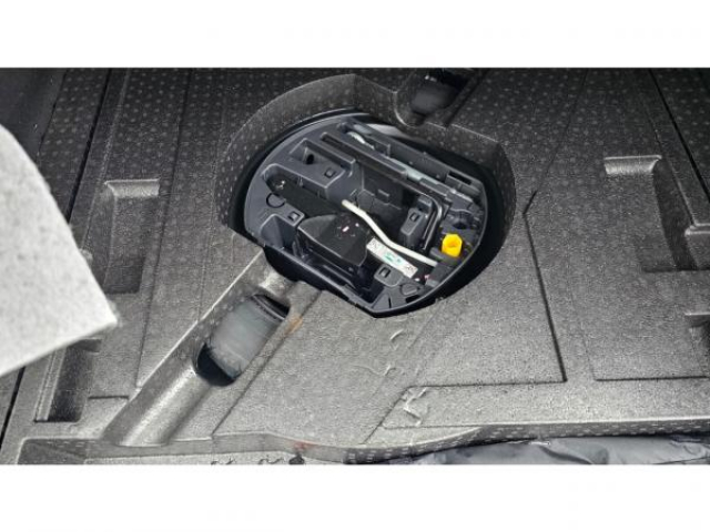 PEUGEOT 308 SW Allure 1.2i PureTech 130cv EAT8 Entretien complet PEUGEOT à jour + Attelage + Jantes 17