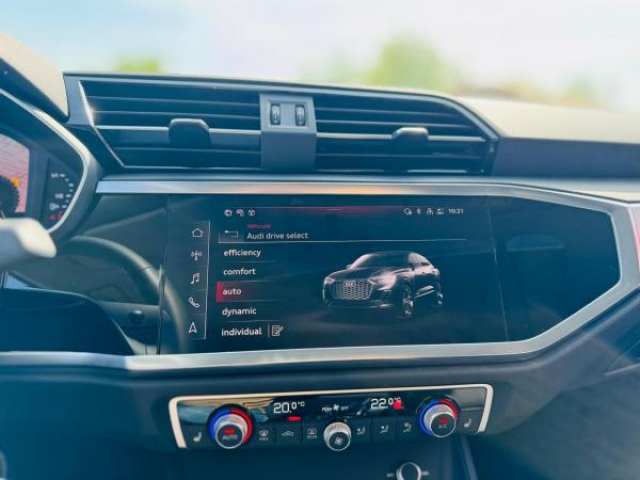 AUDI Q3 SPORTBACK Design 35 TDI 150cv S-tronic + Toit ouvrant + Camera de Recul + JA 19