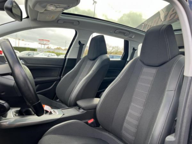 PEUGEOT 308 SW Allure 1.5 BlueHDi 130cv + Toit panoramique + Attelage + JA17