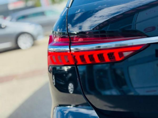 AUDI A6 AVANT Sport 35TDI S-tronic + Matrix + Cuir + Camera panoramique + Toit panoramique + MMI Plus