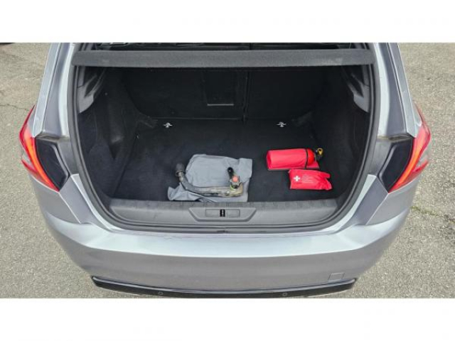 PEUGEOT 308 GT Pack 1.5 BlueHDi 130cv + Toit pano + Attelage + Pack Side Security + Roue de Secours
