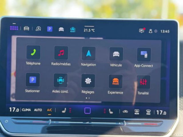 VOLKSWAGEN TIGUAN Life 2.0 TDI 150cv DSG7 + Pack Hiver + Attelage Elec + Camera 360 + Alarme + Ja18