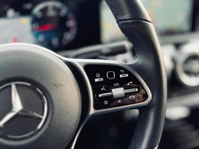 MERCEDES CLASSE A Luxury 180d 2.0L BVA 8G-DCT + Cuir + Sieges AV Chauffant + Instrumentalisions digital  10.25