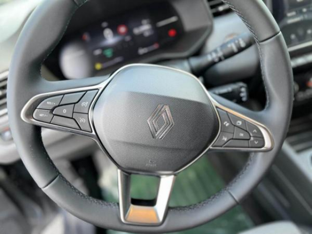 RENAULT CLIO Evolution 1.5 Blue dCi 100cv + Camera de recul + Sieges avant chauffant + NEUF 0KM