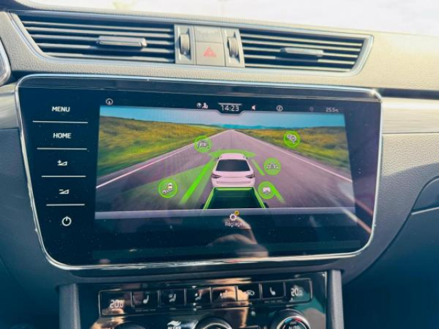 SKODA SUPERB Style 2.0 TDI 150cv DSG7+Toit pano+Sound CANTON+Sièges av/ar chauff+Attelage Elec