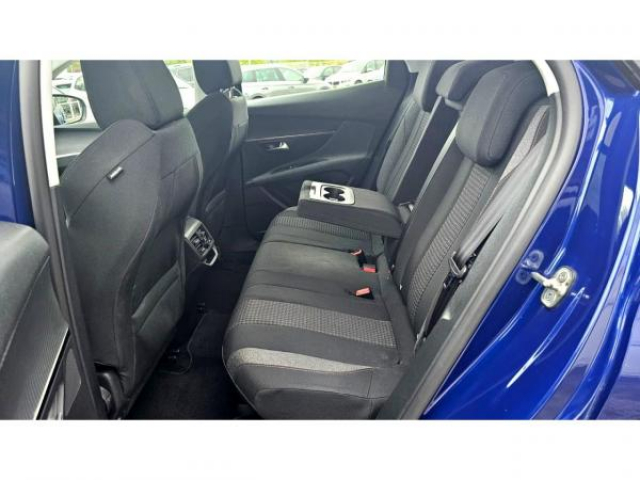 PEUGEOT 3008 Active 1.5 BlueHDi 130cv + Pack City 1 + Barre de toit + Navigation 3D