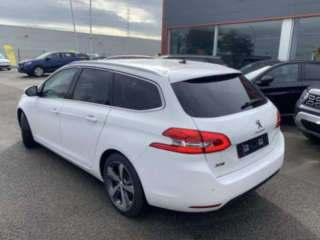 PEUGEOT 308 SW Allure 1.2i PureTech 130cv EAT8 Entretien complet PEUGEOT à jour + Attelage + Jantes 17