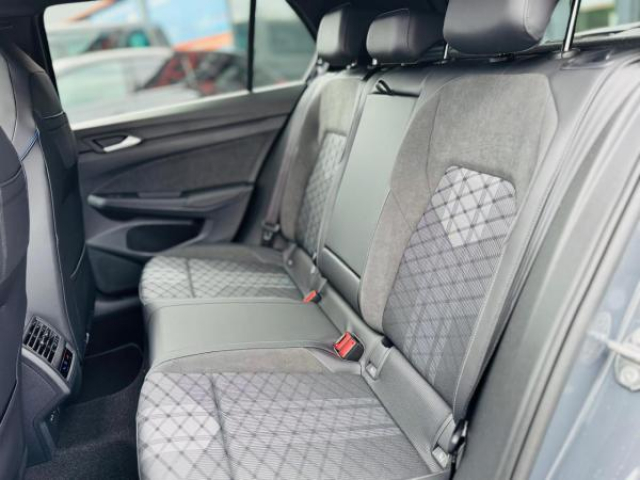 VOLKSWAGEN GOLF R-Line 2.0 TDI 150cv DSG7 + Toit panoramique + JA18 YORK + Pack Hiver + NEUF 0KM