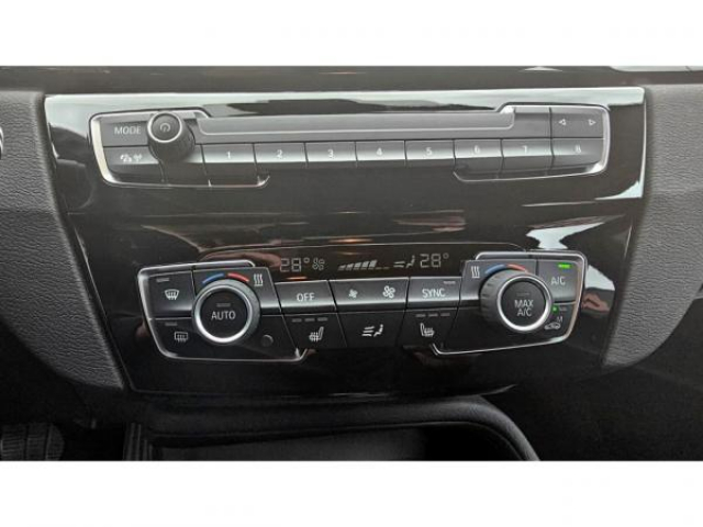 BMW X1 Lounge 16dA + Harman Kardon + Attelage Amovible + Sieges AV Chauffant