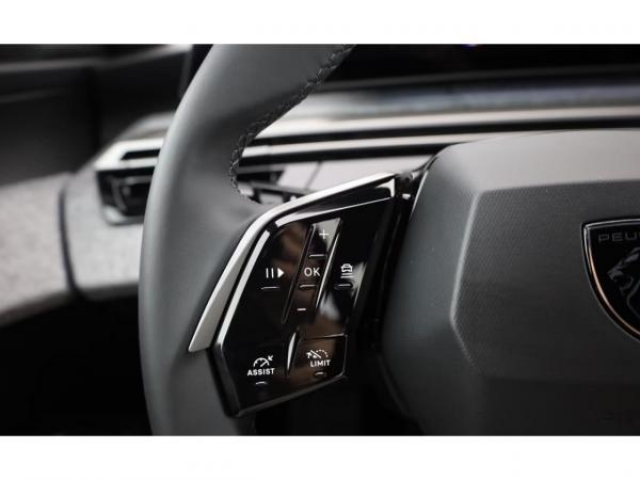 PEUGEOT 5008 Allure Hybrid 145cv e-DCS6 7 Places + Pack Panoramic Navigation + NEUF 0KM