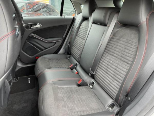 MERCEDES CLA SHOOTING BRAKE CLA 200D 136cv BV7G-DCT + Integration Smartphone + SimiliCuir