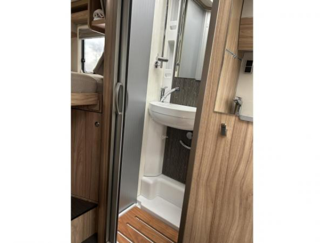HYMER ML-T HYMER 570 4x4 V6 3.0l 419 CDi 190 CV BVA 7G-TRONIC TVA RECUPERABLE