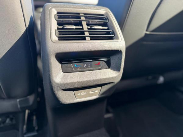 VOLKSWAGEN TIGUAN Life 2.0 TDI 150cv DSG7 + Pack Hiver + Attelage Elec + Camera 360 + Alarme + Ja18