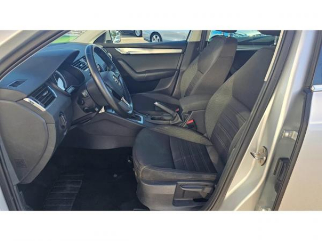 SKODA Octavia combi Ambition 1.6 TDI 116cv DSG7 + Attelage + Sièges AV Chauffants + DAB