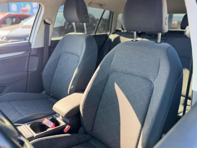 VOLKSWAGEN Golf SW LIFE 1.0 eTSI 110cv DSG7 + Caméra de recul  + Vitres arrière surteintées + RS