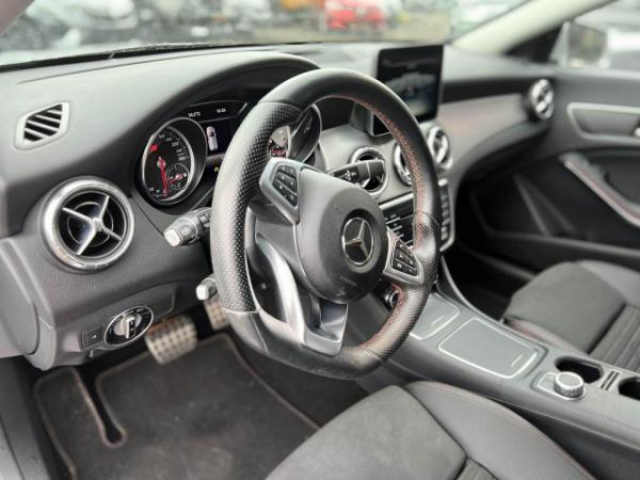 MERCEDES CLA SHOOTING BRAKE CLA 200D 136cv BV7G-DCT + Integration Smartphone + SimiliCuir