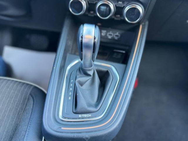 RENAULT CLIO INTENS 1.6 E-Tech Hybride 140 BVA + Pack City 360 + Pack Hiver + EASY LINK avec écran 9,3