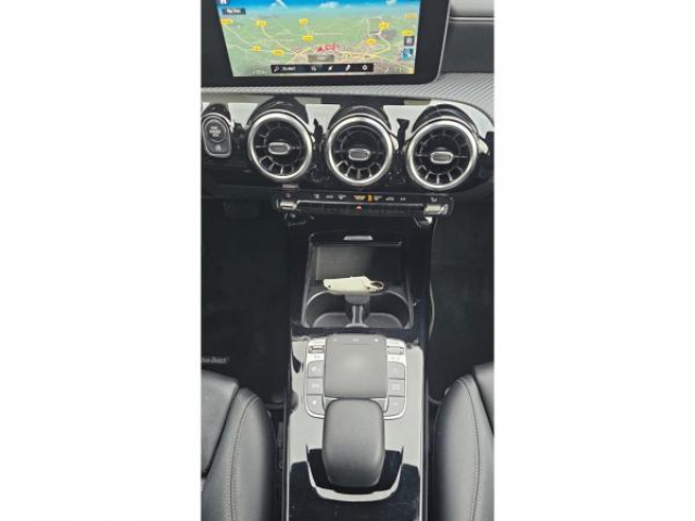 MERCEDES CLASSE A Business Solution 180d BVA 7G-DCT + Sellerie CUIR + Sièges AV chauffants + Navigation