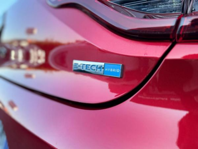 RENAULT CLIO INTENS 1.6 E-Tech Hybride 140 BVA + Pack City 360 + Pack Hiver + EASY LINK avec écran 9,3