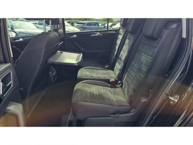 VOLKSWAGEN TOURAN Trendline 1.6 TDI 115cv 7places + Toit Pano + Attelage + ACC + Camera de Recul + Clim Auto