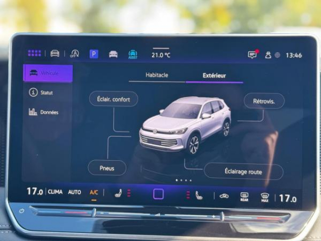 VOLKSWAGEN TIGUAN Life 2.0 TDI 150cv DSG7 + Pack Hiver + Attelage Elec + Camera 360 + Alarme + Ja18
