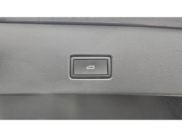 VOLKSWAGEN T-ROC STYLE 2.0 TDI 150cv DSG7 Black Style + Attelage + Camera de recul + Hayon elec + Navigation + JA18