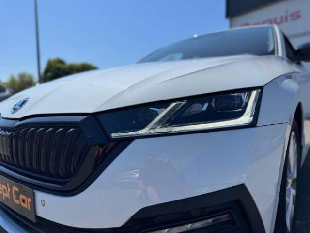 SKODA Octavia combi Style 2.0 TDI 150cv DSG7 + Attelage