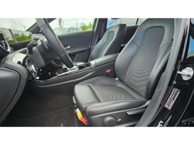 MERCEDES CLASSE A BERLINE Business Line 180D BV 7G-DCT Inclus CAMERA DE RECUL + CARPLAY