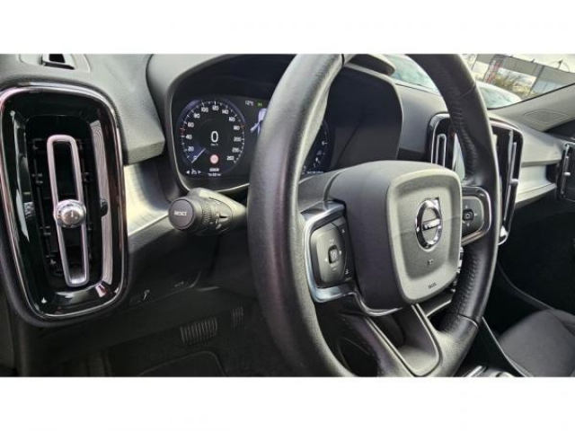 VOLVO XC40 Momentum D3 150cv BVA Geartronic 8 + Pack Hiver + Camera de recul + Navigation
