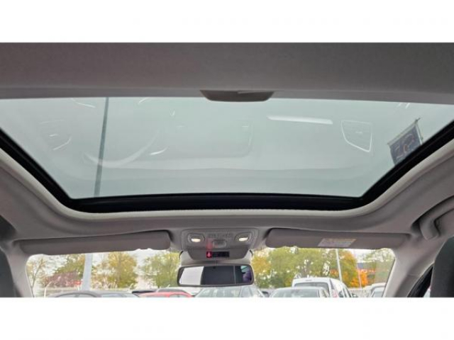 RENAULT Megane Estate Intens 1.5 BluedCi 115cv EDC + Bose + Toit pano + Attelage + Camera + Affichage tête haute