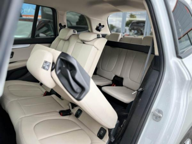 BMW serie 2 gran tourer Advantage 216d 116cv 7 Places + Attelage + Sièges AV chauffants + Intérieur Cuir