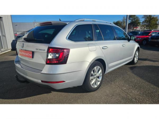 SKODA Octavia combi Ambition 1.6 TDI 116cv DSG7 + Attelage + Sièges AV Chauffants + DAB