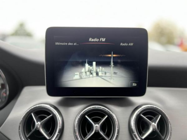 MERCEDES CLA SHOOTING BRAKE CLA 200D 136cv BV7G-DCT + Integration Smartphone + SimiliCuir