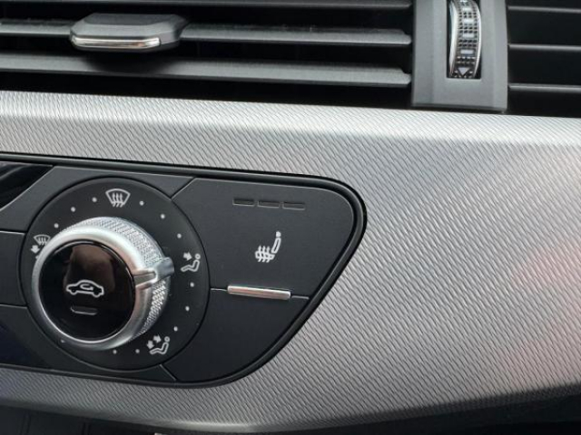 AUDI A4 AVANT S line 2.0 TDI 150cv S-tronic + TOIT PANO + Bang & Olufsen + CAMERA DE RECUL + ATTELAGE ELEC