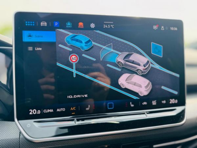 VOLKSWAGEN GOLF R-Line 1.5 eTSI 150cv DSG7 + Matrix LED + Toit Ouvrant + Camera 360 + NEUF 0KM