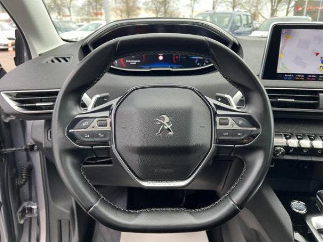 PEUGEOT 5008 Allure 1.6 BlueHDi 120cv EAT6 7places + Full LED + Toit ouvrant + Grip Control + Sieges AV Chauffant