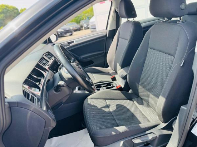 VOLKSWAGEN Golf SW TRENDLINE 1.6 TDI 115cv + Clim Automatique + Camera de Recul + Park Pilot