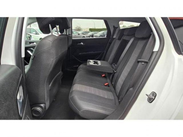 PEUGEOT 308 SW Allure 1.2i PureTech 130cv EAT8 Entretien complet PEUGEOT à jour + Attelage + Jantes 17