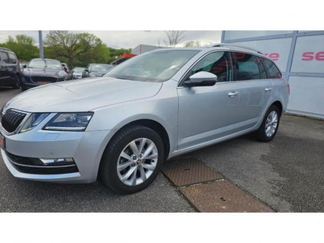 SKODA Octavia combi Style 1.6 TDI 116cv DSG7 + Attelage + Sièges AV Chauffants