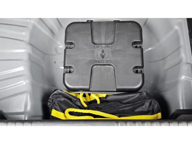 RENAULT CLIO Techno 1.0 Tce 90cv inclus camera de recul + Pack Full Screen + Radar AV